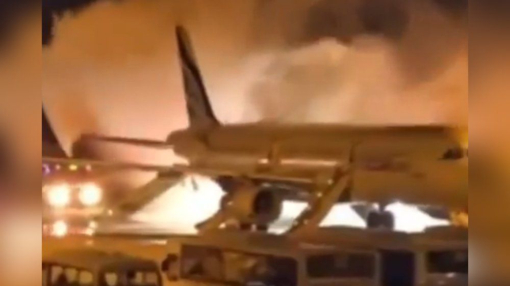 Billigflieger geht in Flammen auf - 176 Menschen gerettet