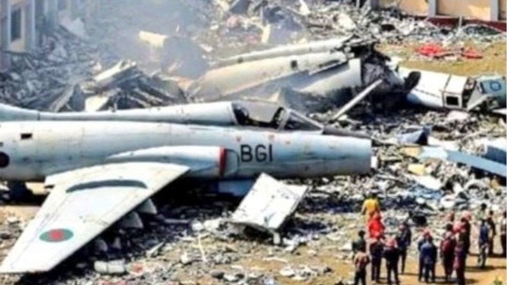 Video: Mehrere Tote: Militärjet stürzt in Universität