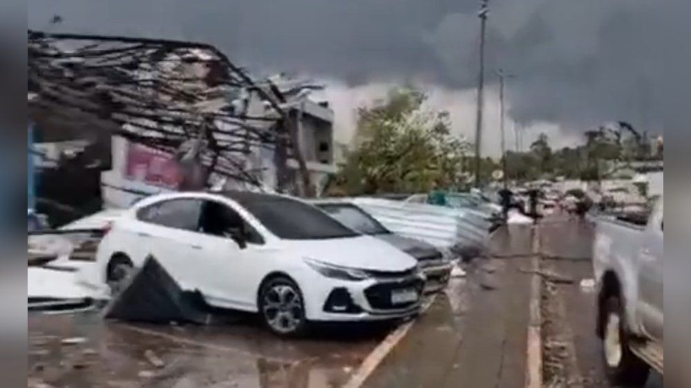 Video: 250 km/h: Monster-Tornado zerstört ganze Stadt