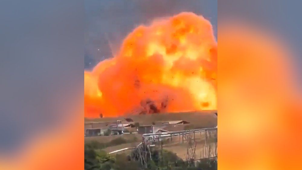 Video: Nahe Rom: Waffenfabrik explodiert in gewaltigem Feuerball