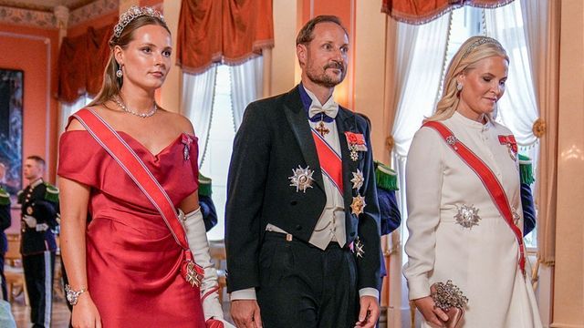 Ingrid Alexandra ist DIE Überraschung beim Macron-Galadinner