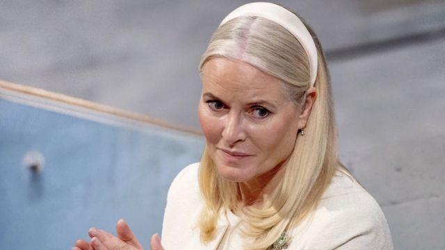 Mette-Marit entschuldigt sich bei König Harald: „Bedauere die Situation“