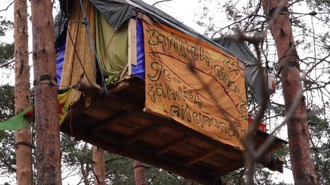 Protestcamp bei Tesla: Aktivisten wollen Räumung juristisch verhindern