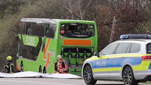 Schwerer Busunfall auf A9 - 5 Tote und mehr als 20 Verletzte
