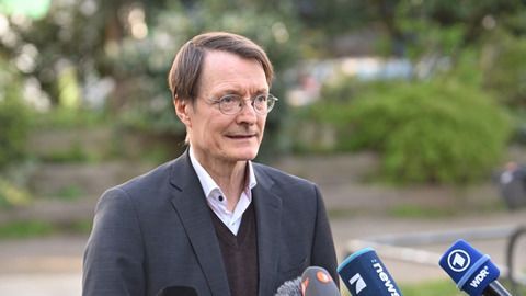 Lauterbach lehnt Zigaretten-Verbot nach britischem Vorbild ab