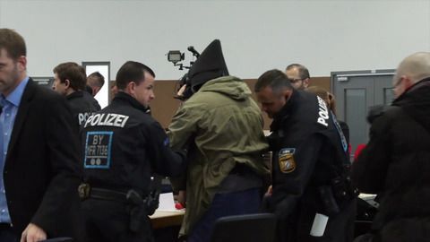 Beute in Millionenhöhe: 16 Geldautomaten-Sprenger vor Gericht