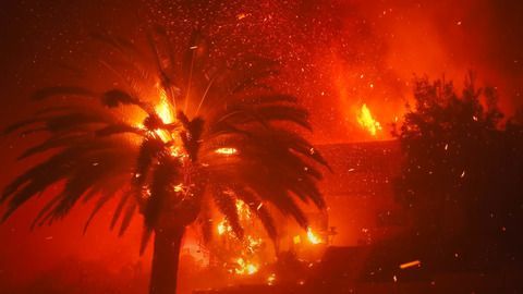 Feuerinferno bei Los Angeles: Tausende in die Flucht geschlagen