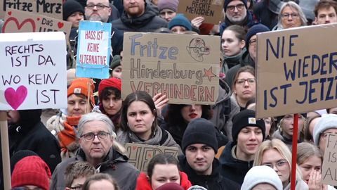 Für die «Brandmauer»: Zehntausende demonstrieren