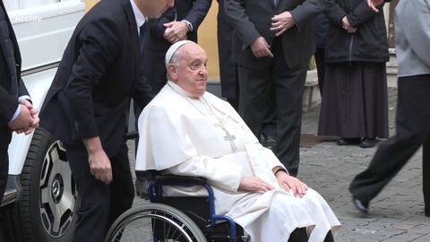 Vatikan: Franziskus geht es etwas besser