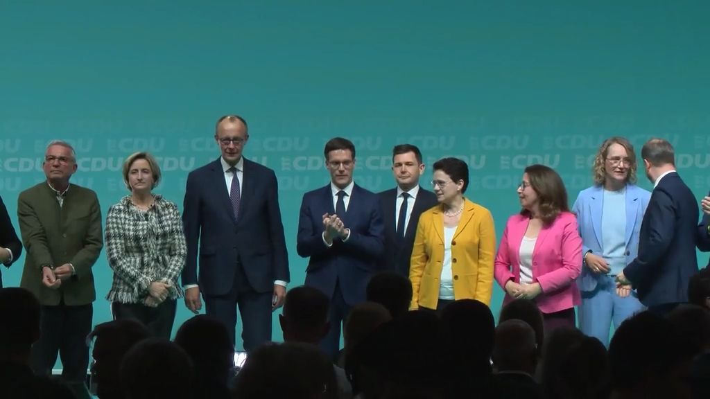 Video: Die sollen zusammenarbeiten? Schlammschlacht vor der Wahl