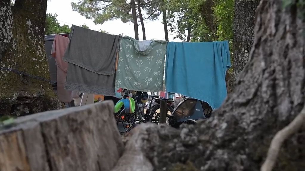 Video: «Holzkohlestückchen flogen vom Himmel»: Wenn die Flammen am Urlaubsort lodern