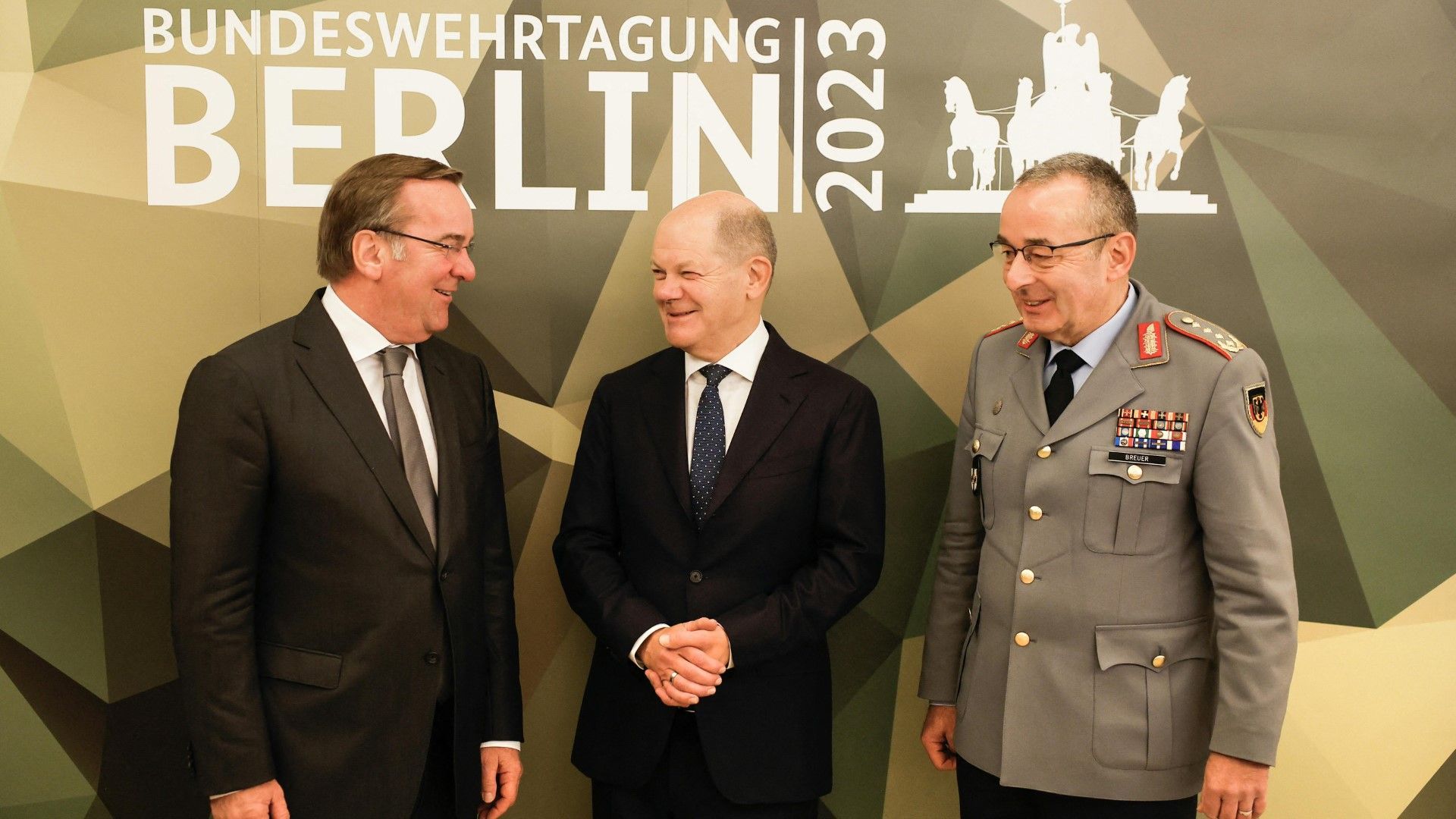 Scholz: Bundeswehr "in die Mitte der Gesellschaft rücken"