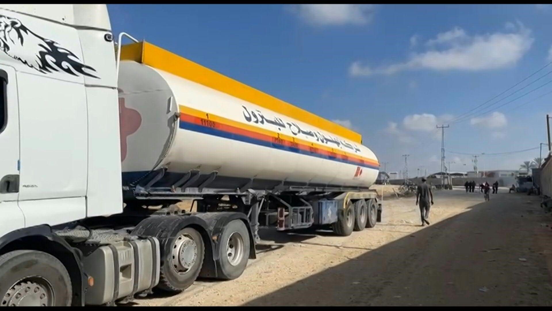Aid, fuel trucks at Rafah crossing