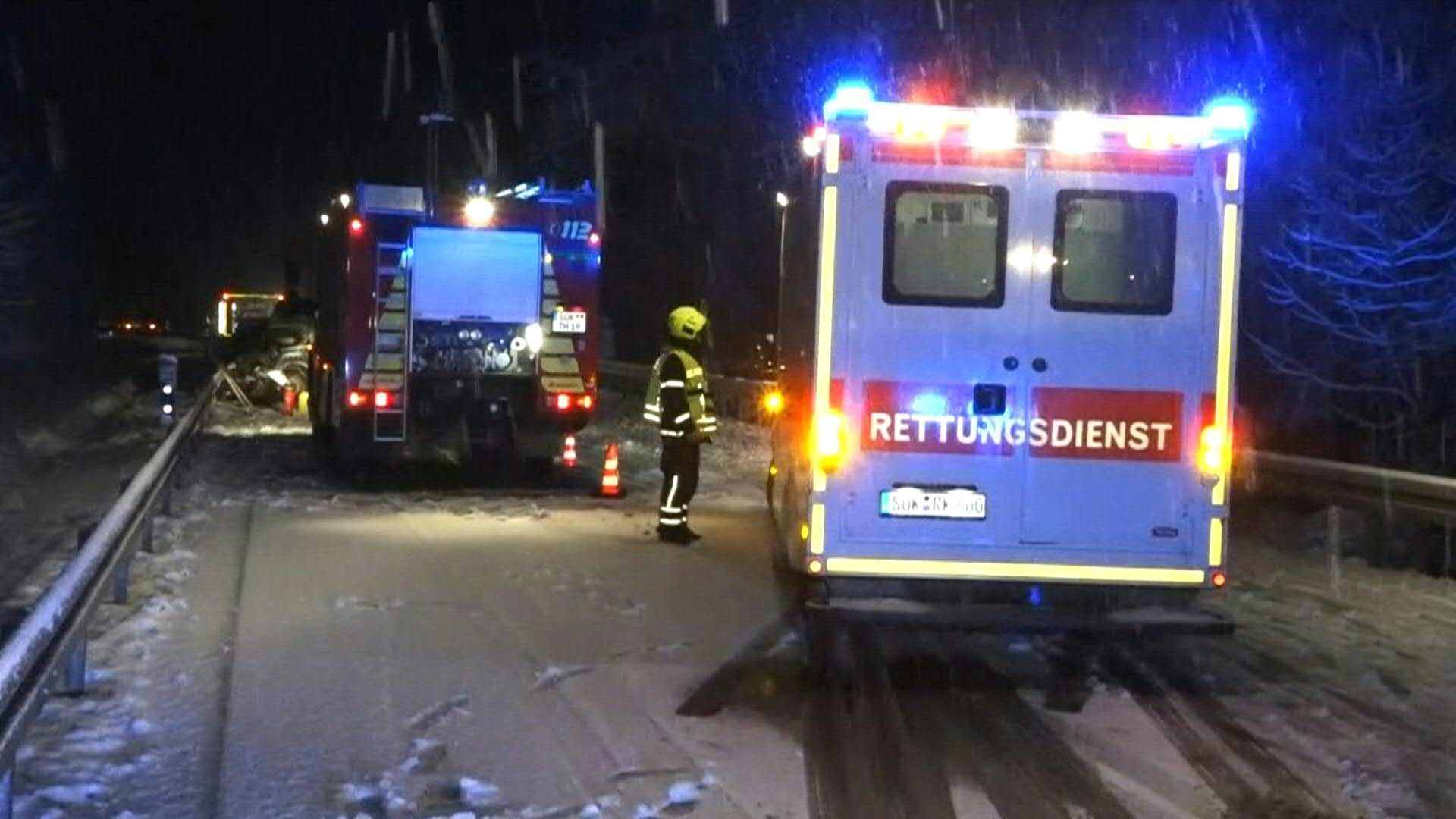 Heftige Schneefälle sorgen für Verkehrschaos in Deutschland