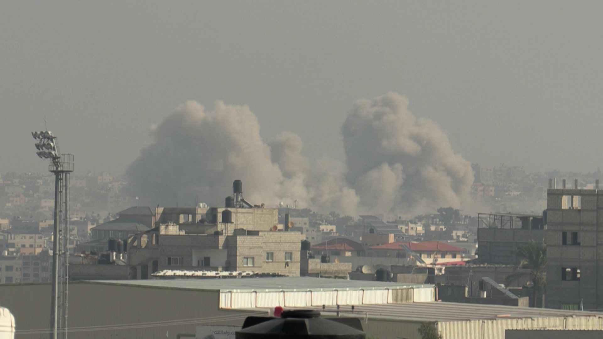 Smoke billows over Khan Yunis following strikes
