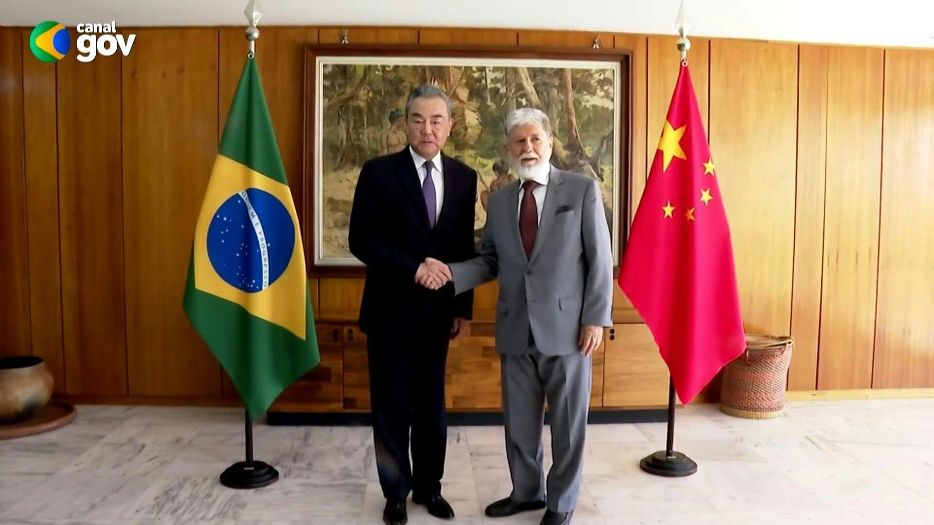 China FM meets top Brazil official in Brasilia