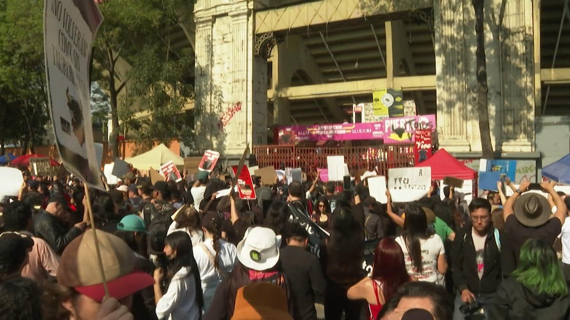 Protesters try to block access to Mexico City bullring as bullfighting resumes