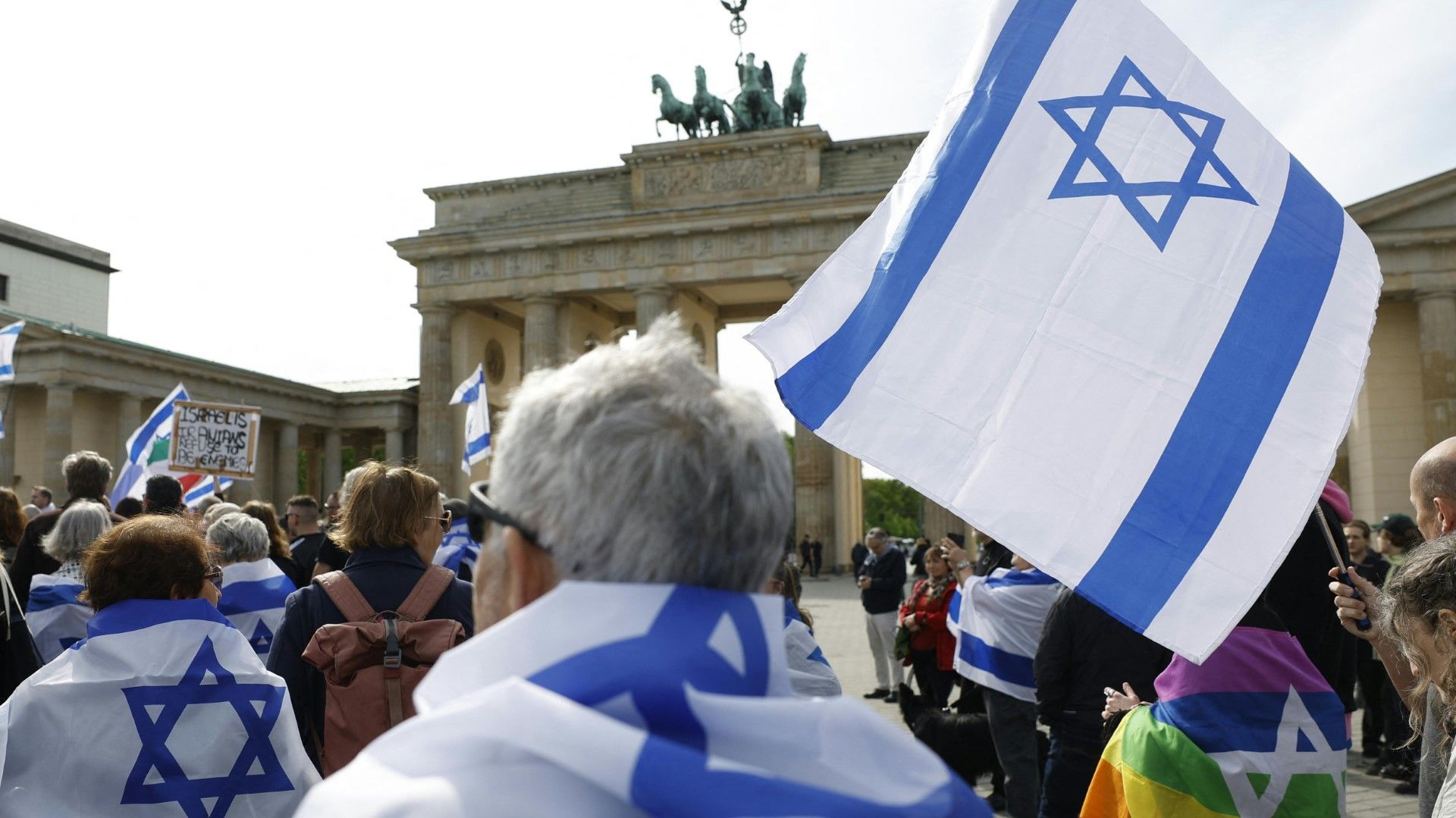 Hunderte Menschen bei pro-israelischer Demo in Berlin