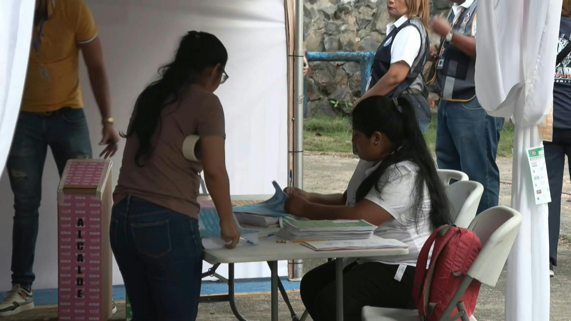 Polls open in Panama presidential vote