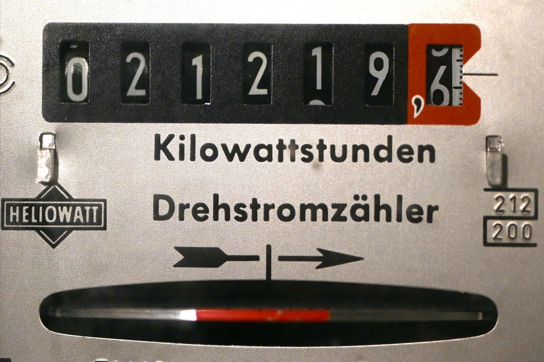 Deutsche Haushalte zahlen Milliarden Euro zu viel für Strom