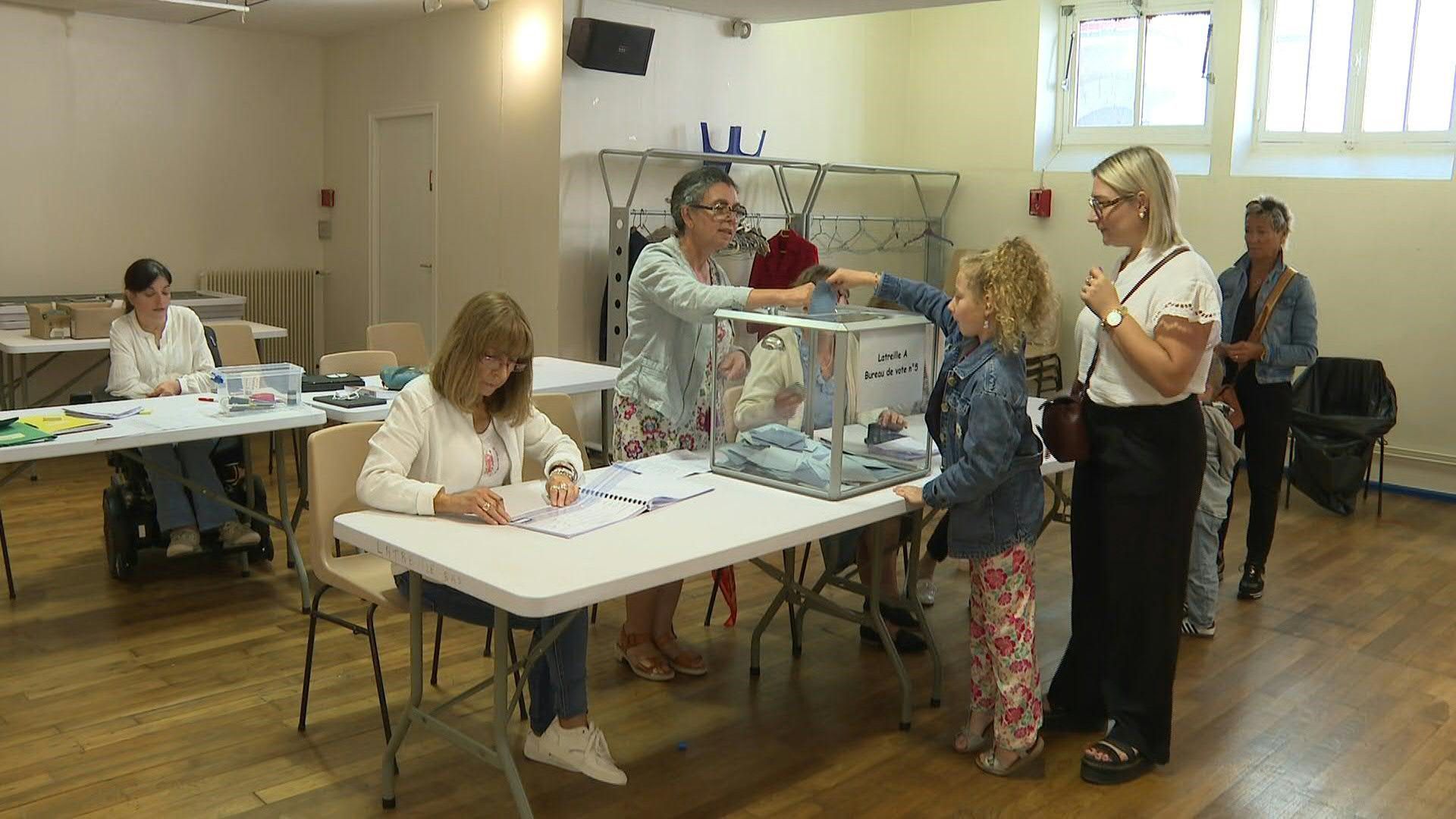 Elections: images of voting in Tulle