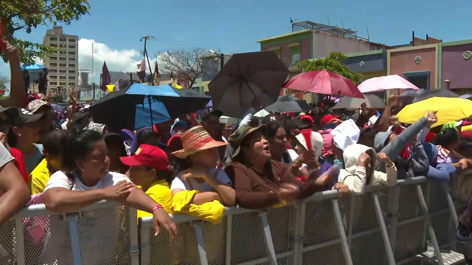 Venezuelan supporters of Maduro rally on final campaign day