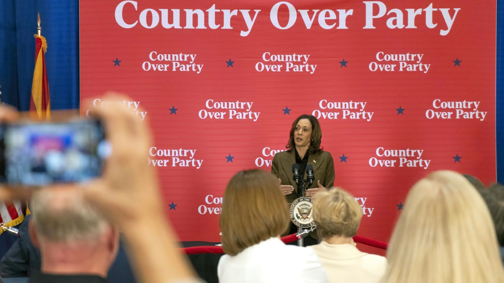 Harris: "Mächtige Kräfte versuchen, die USA zu entzweien"