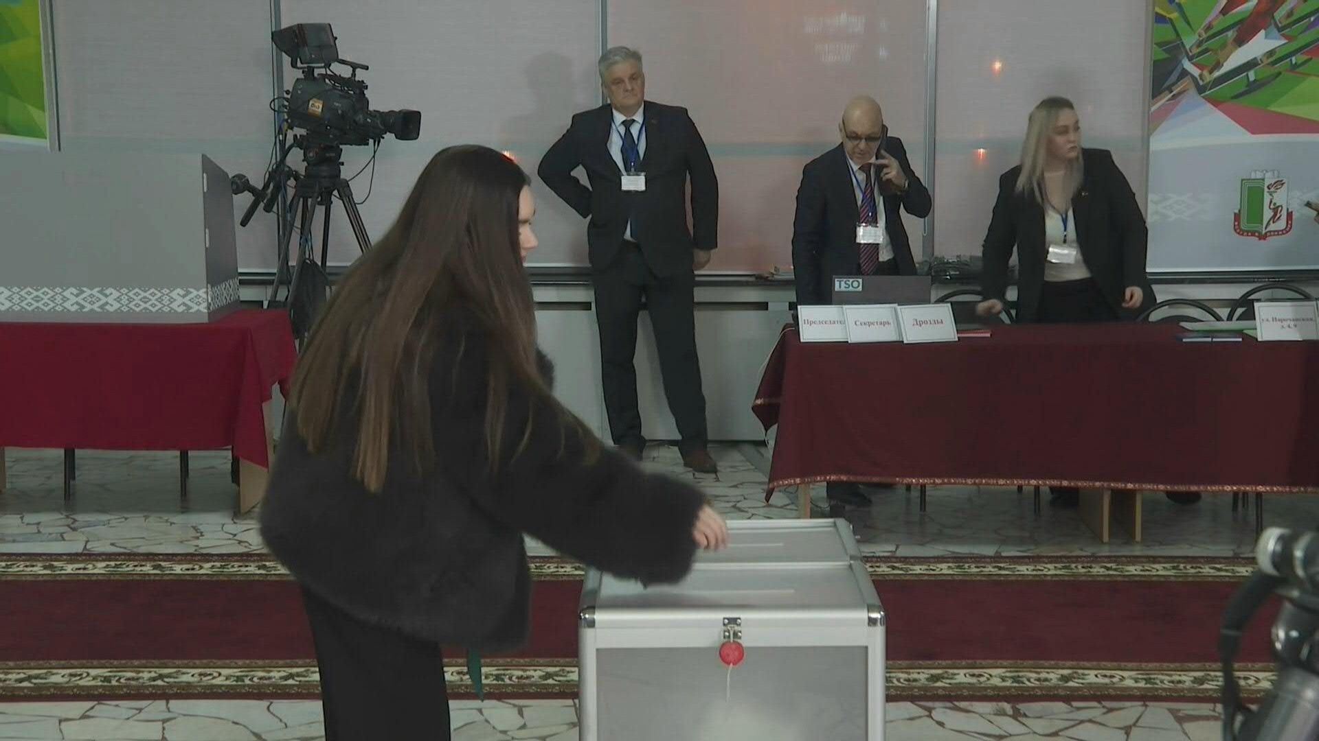 Polls open in Belarus with Lukashenko set to extend 30-year rule