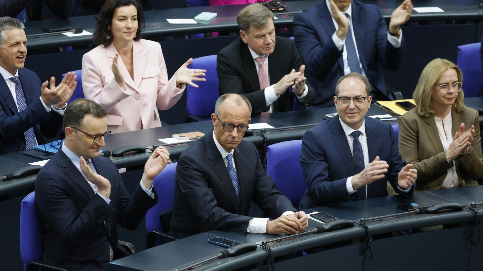 Merz im zweiten Durchgang zum Kanzler gewählt