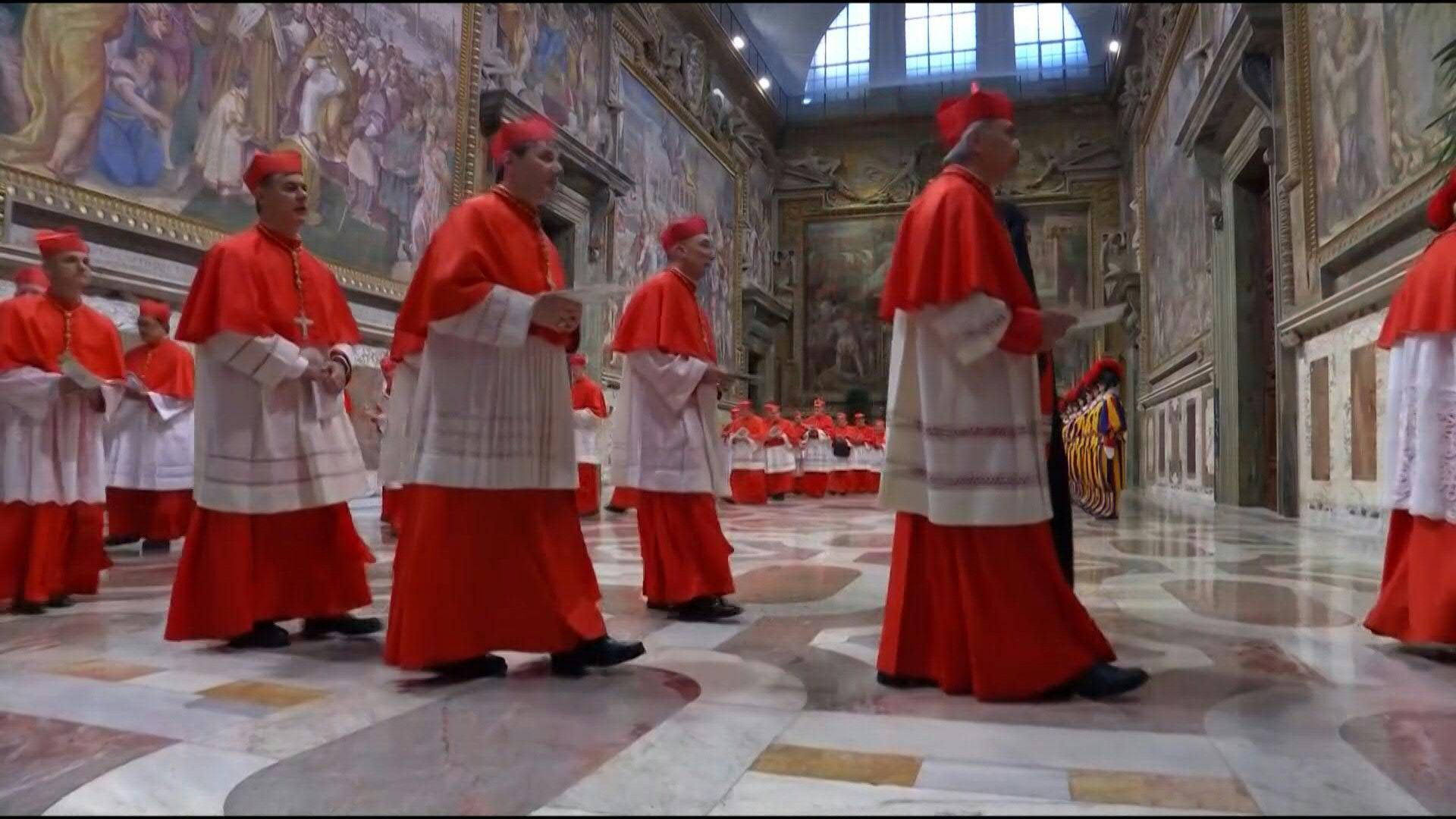 Video: Elector cardinals enter Sistine Chapel before conclave begins