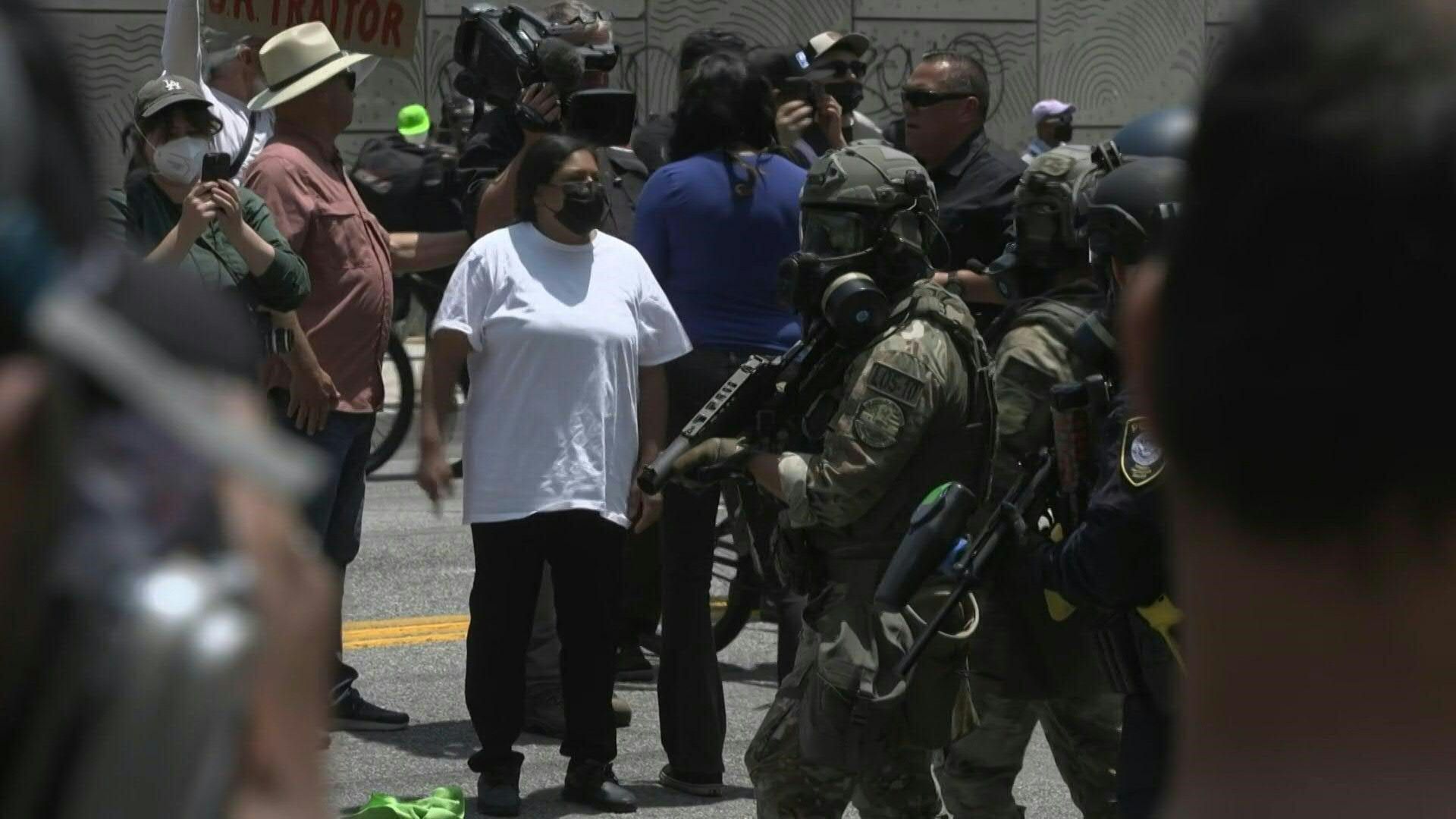 Video: National Guard sprays tear gas against Los Angeles protesters