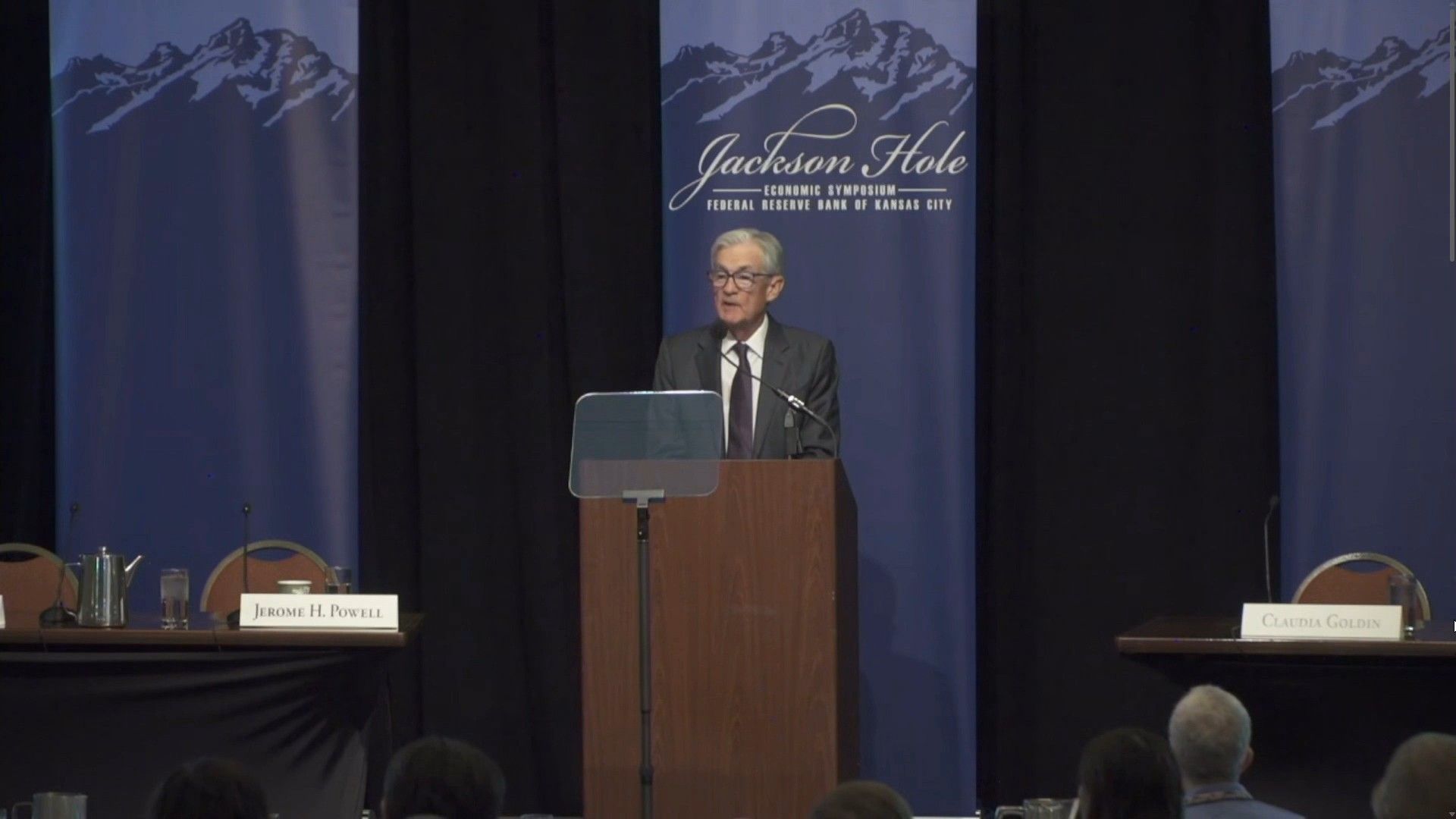 US Fed chair leaves door open to interest rate cut in key speech
