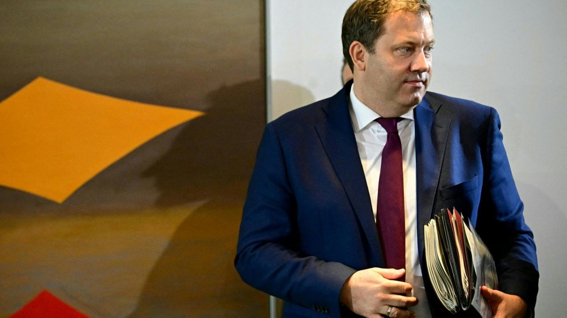 Vizekanzler Klingbeil stimmt Bürger auf Einschnitte ein