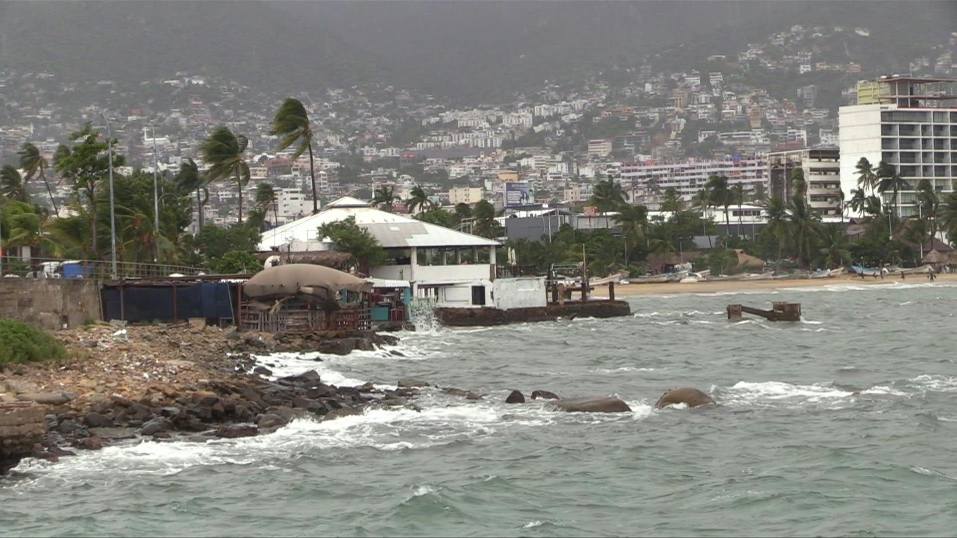 Video: Strong winds hit Acapulco as tropical depressions move along Mexican Pacific coast