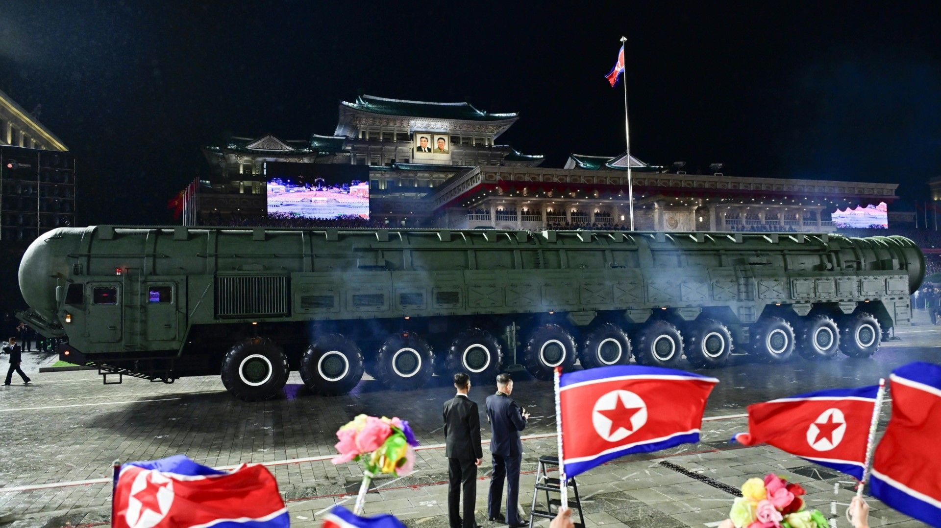 Nordkorea zeigt neue Interkontinentalrakete