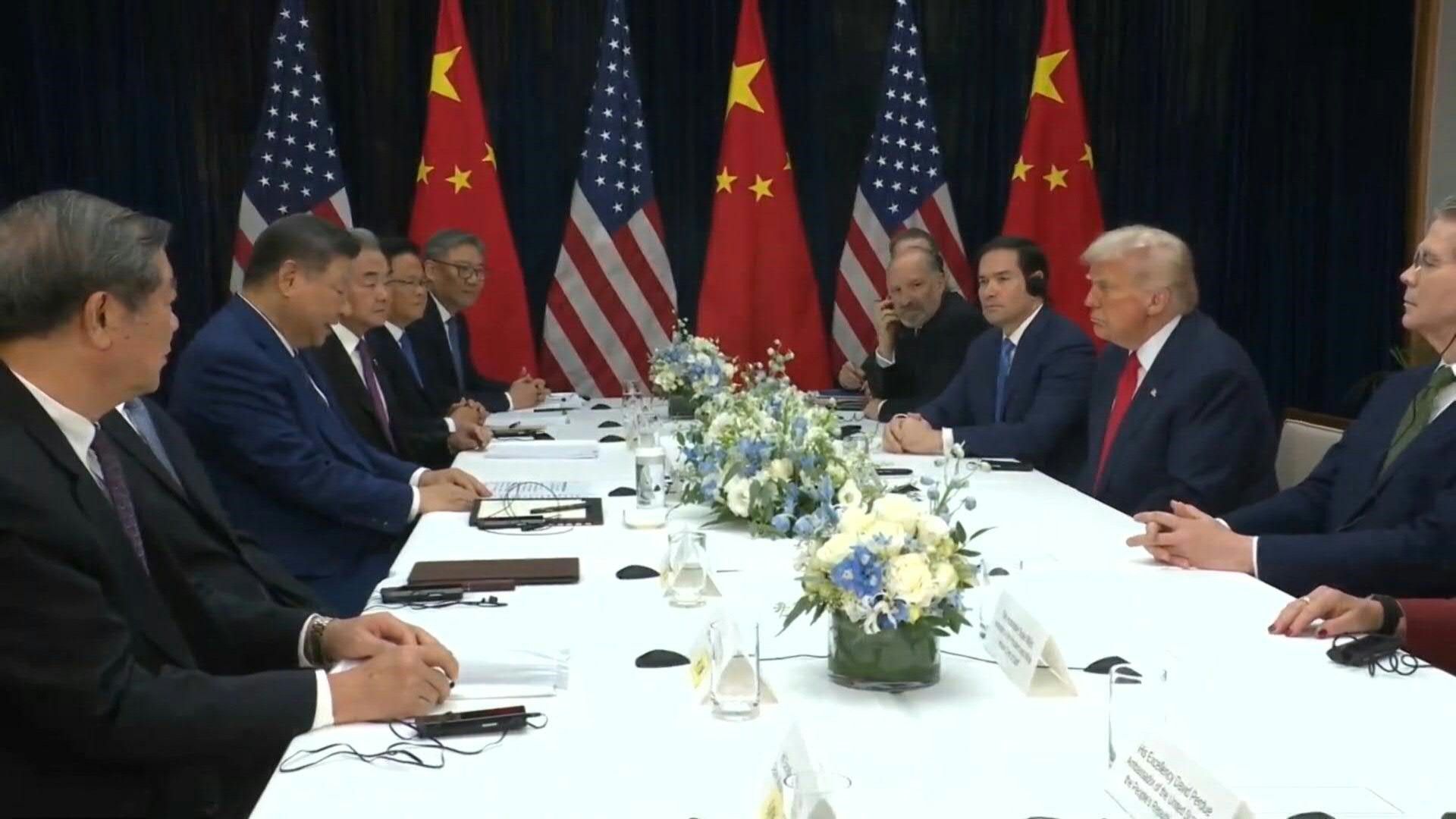 Xi and Trump hold trade talks in S.Korea