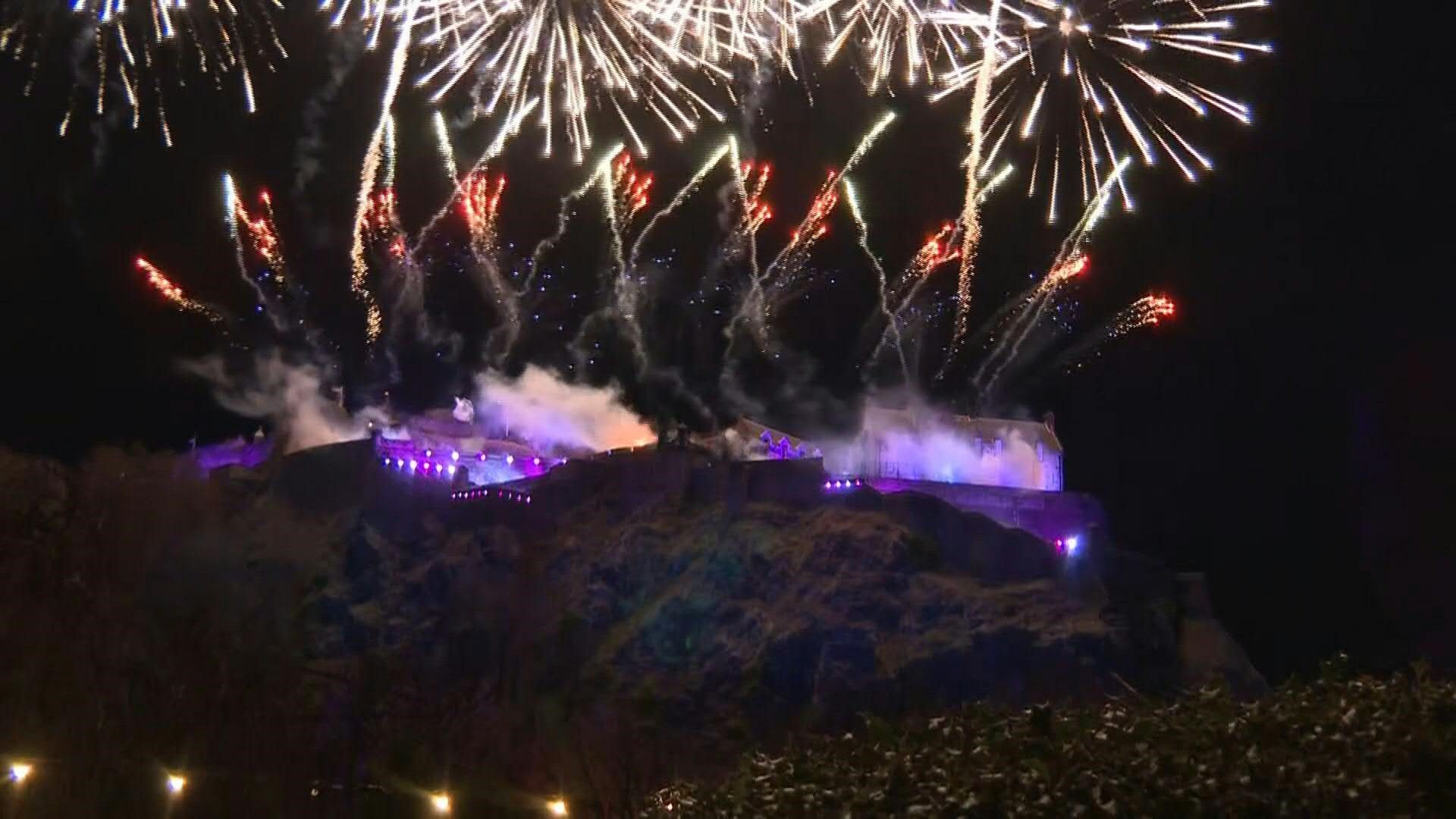 Fireworks-light-up-Edinburgh-Castle-as-crowds-mark-New-Year-s-Hogmanay-celebrations