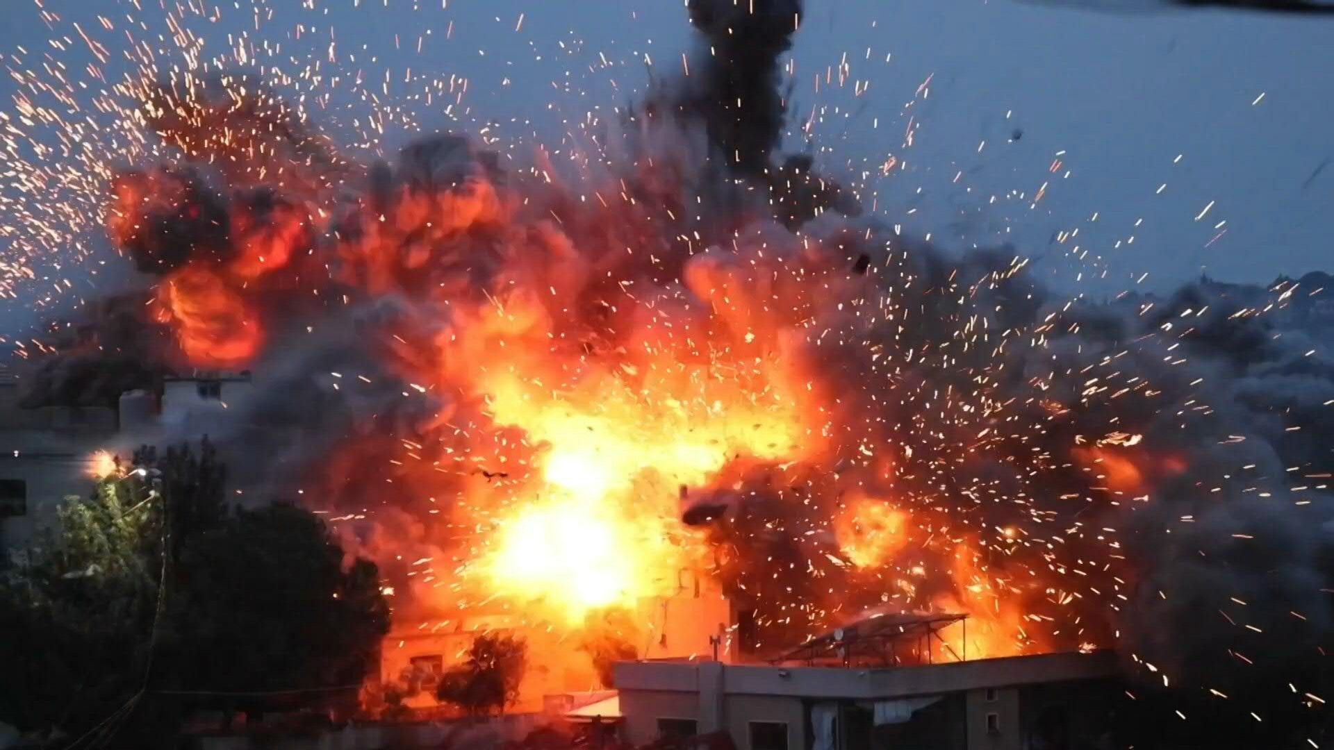 Video: Israeli strike hits southern Lebanese village of Al-Kfour