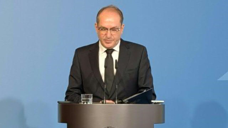 Dobrindt: „Nachholbedarf bei Kampf gegen Linksextremismus“