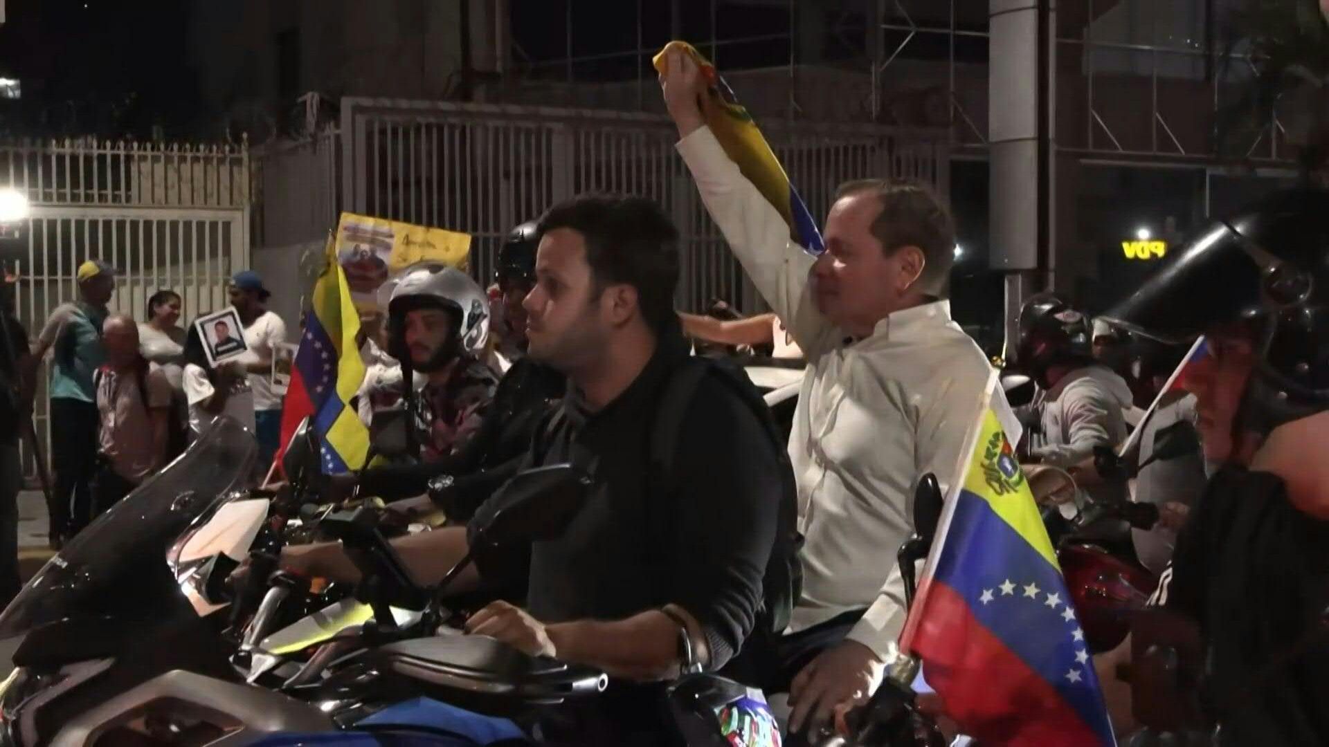 Venezuela-s-oppositon-figure-Juan-Pablo-Guanipa-goes-to-detention-center-by-motorcycle