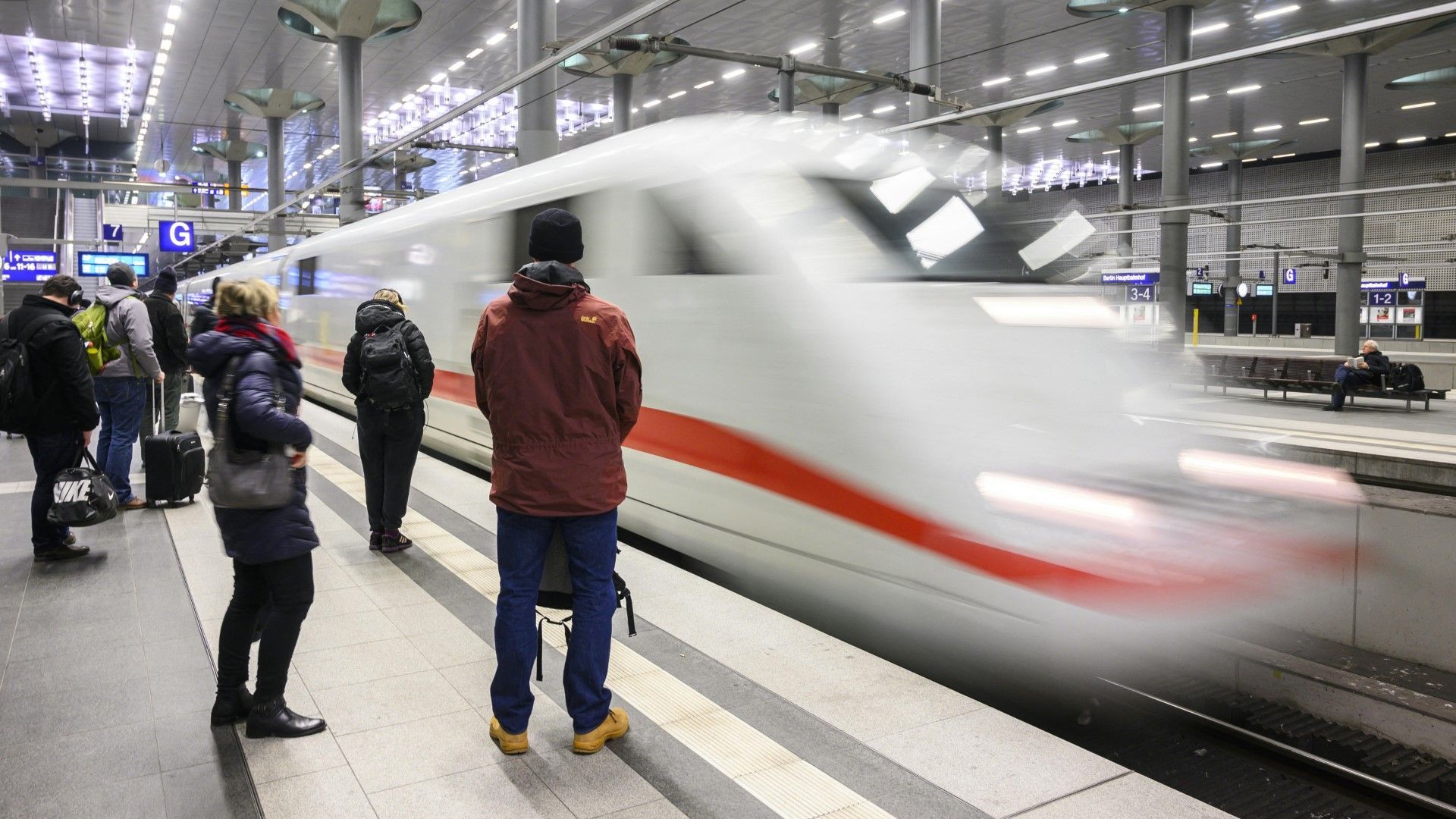 Video: Bahnstrecke Hamburg-Berlin: Wiederinbetriebnahme Mitte Juni