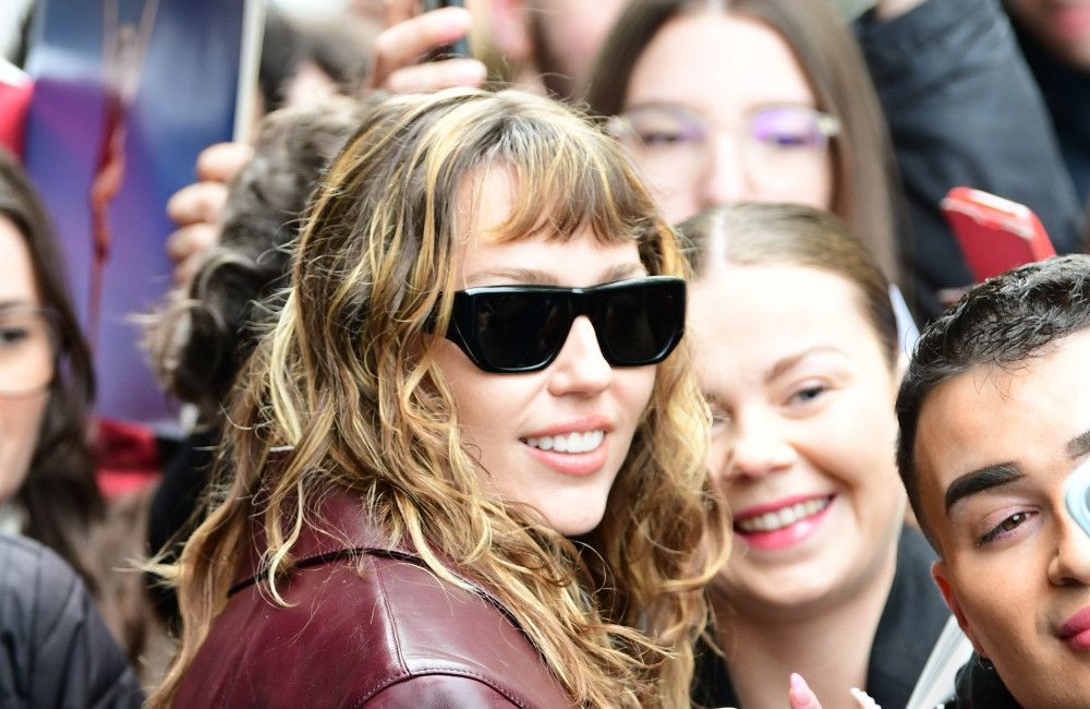 Miley Cyrus: Mit neuer ‚More to Lose‘-Single will sie keiner Perfektion ‚hinterherjagen‘