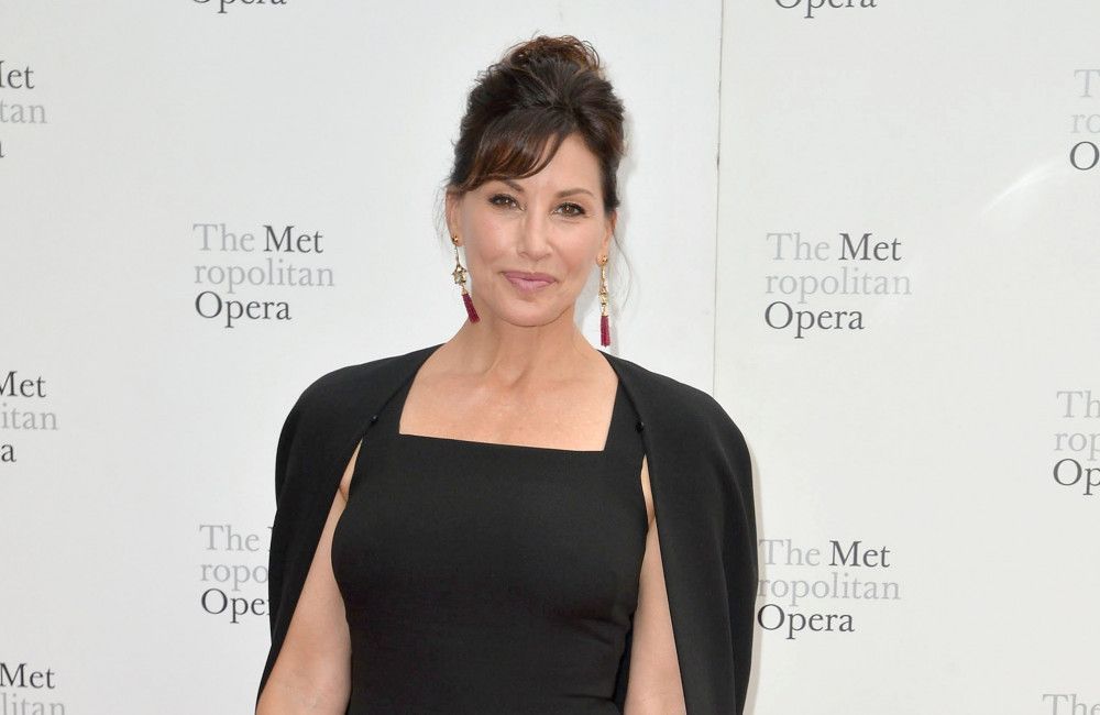 Gina Gershon hätte Tom Cruise fast die Nase gebrochen.