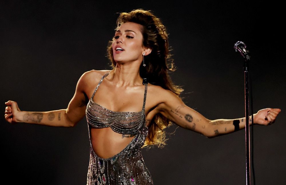 Beyoncé duets with Miley Cyrus for II Most Wanted in Paris