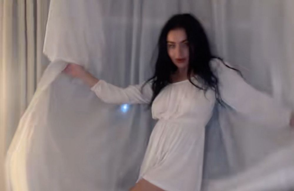 TikTok-Creator behind the viral Charli-XCX-Apple-Dance settles lawsuit