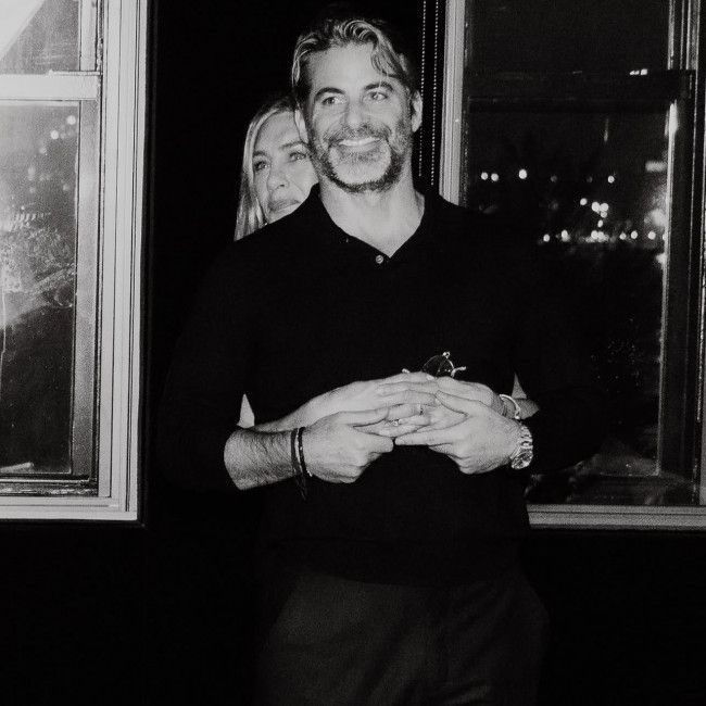 Jennifer Aniston goes Instagram official with boyfriend