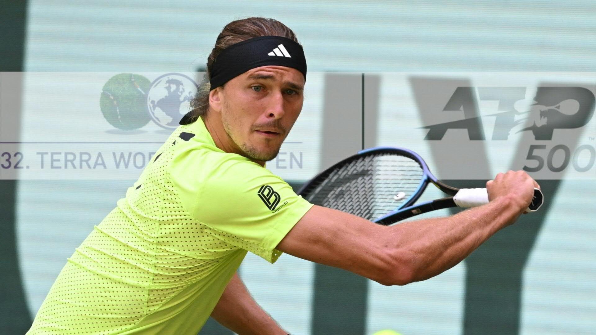 Zverev trotz Problemen im Halbfinale von Halle