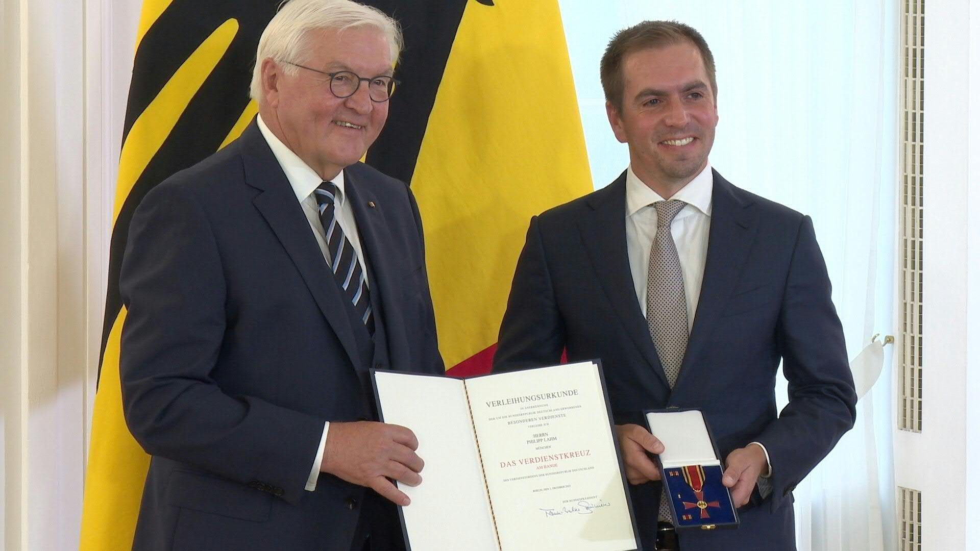 Lahm erhält das Bundesverdienstkreuz: „Es ist eine große Ehre“