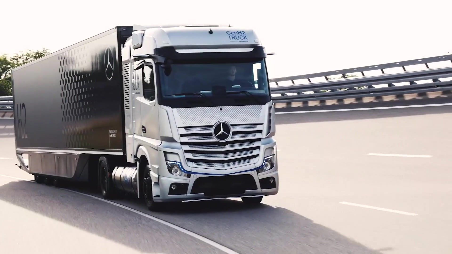Mercedes-Benz GenH2 Truck - Key figures of the GenH2 Truck based on conventional long-haul trucks