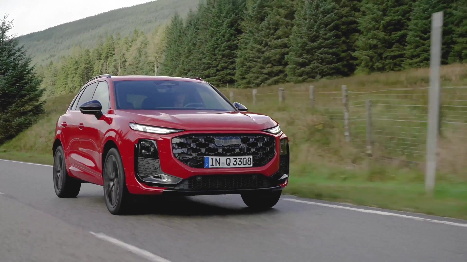Compact class meets Celtic charm - the new Audi Q3 in Scotland